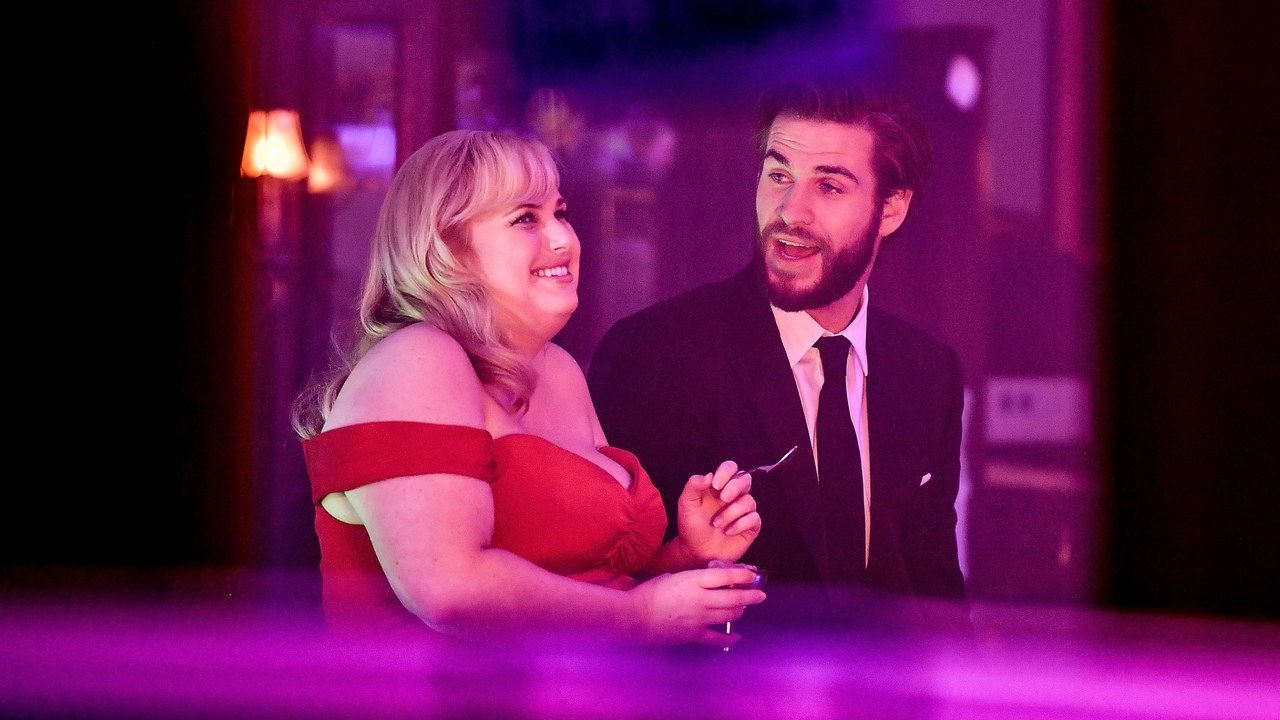 Un homme et une femme dans un bar