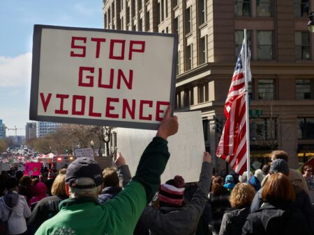 Moins de meurtres par balles, aux États-Unis… mais plus de suicides